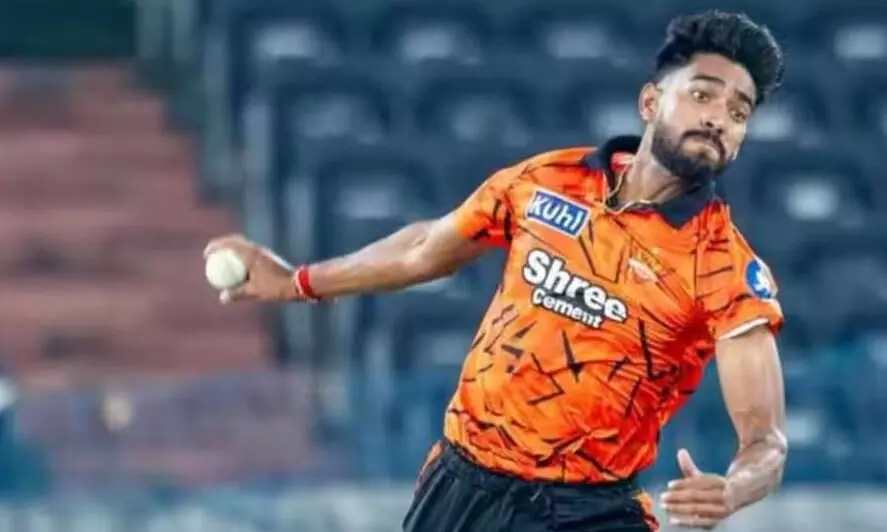 कौन हैं प्रफुल हिंगे? जिन्होंने डेब्यू मैच में ही मचाई सनसनी, पहले ओवर में 3 विकेट लेकर तोड़ दी RR की कमर कौन हैं प्रफुल हिंगे? जिन्होंने डेब्यू मैच में ही मचाई सनसनी, पहले ओवर में 3 विकेट लेकर तोड़ दी RR की कमर