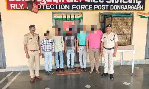 ट्रेन रोकना महंगा पड़ा , आरपीएफ ने 2 को किया गिरफ्तार