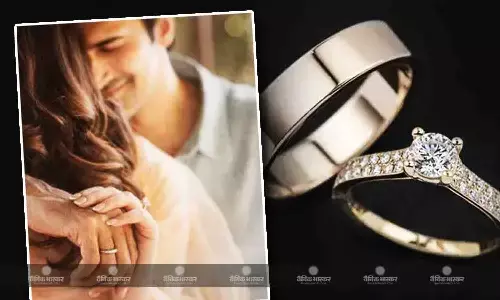 एक्ट्रेस अनुषा दांडेकर ने गुपचुप की सगाई? भूषण प्रधान संग शादी की खबरों के बाद वायरल हुआ फोटो