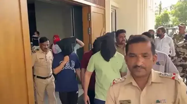 नासिक के टीसीएस धर्मांतरण मामले में फरार निदा खान के आतंकी कनेक्शन की जांच तेज, दिल्ली ब्लास्ट की मास्टरमाइंड डॉ. शाहीन से लिंक की आशंका