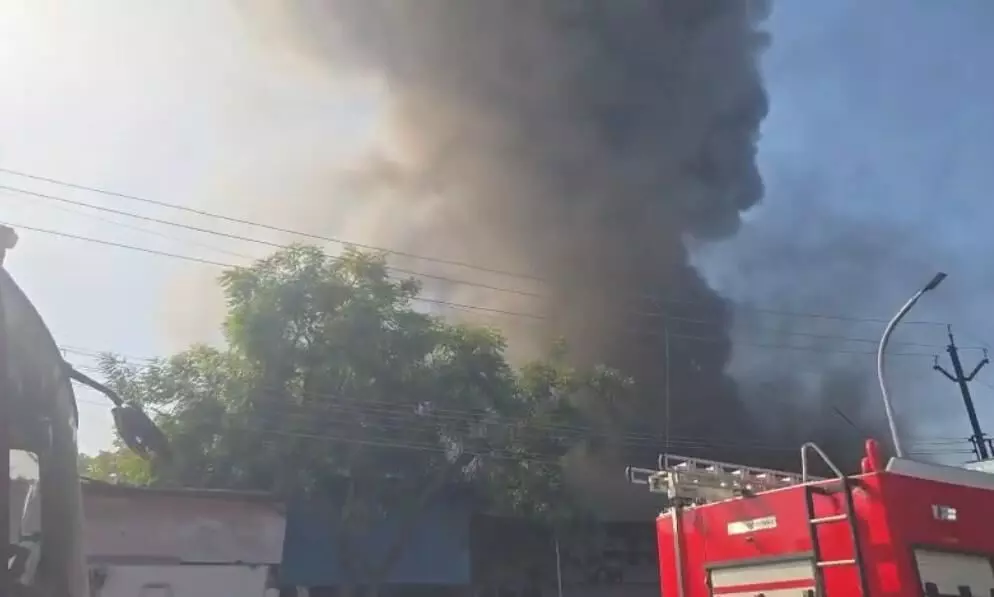 लातूर में बड़ा हादसा, फैक्ट्री में बॉयलर फटा, एक मजदूर की मौत, एक गंभीर - कारणों की जांच शुरू लातूर में बड़ा हादसा, फैक्ट्री में बॉयलर फटा, एक मजदूर की मौत, एक गंभीर - कारणों की जांच शुरू