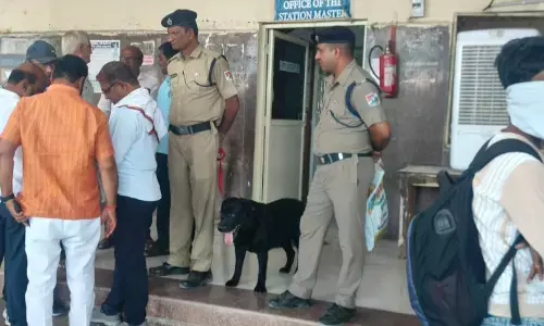 काकीनाडा एक्सप्रेस में डकैती, मानवत रोड पर सिग्नल से छेड़छाड़ कर रोक दी गई ट्रेन, महिला यात्रियों के आभूषण लूटे