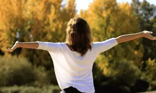 गर्मी में धूप में चलने पर लो हो जाती है एनर्जी, तो करें ये काम, पूरे दिन रहेंगे एक्टिव