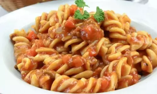 बच्चों को नहीं खिलाना है मैदे से बना पास्ता, तो आराम से घर पर ही बनाएं ये खास और हेल्दी आटा पास्ता, बच्चों को आ जाएगा मजा