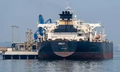 ईरान ने रेडियो पर दी चेतावनी, भारत के कई जहाजों ने फारस की खाड़ी में लिया यू-टर्न