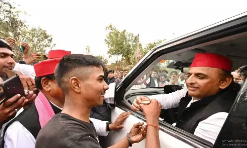 यूपी फूट सेफ्टी विभाग की टीम ने छोटी चाय दुकान पर मारा छापा, अखिलेश यादव ने सरकार को घेरा