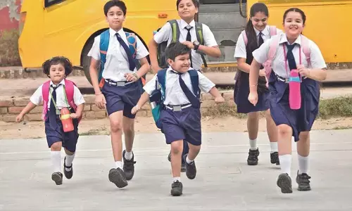 स्कूलों में अचानक छुट्टी परीक्षा को लेकर छात्रों में असमंजस, दोपहर में आदेश विद्यार्थियों को फोन कॉल और वाट्सएप ग्रुप पर सूचना दी गई