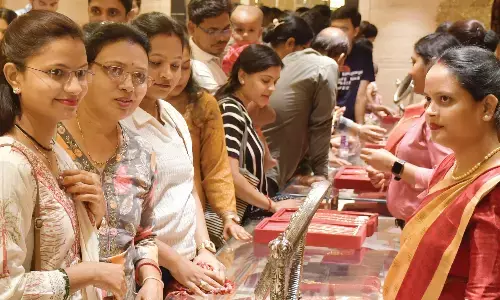 अक्षय तृतीया पर जमकर हुई धनवर्षा - 400 करोड़ के पार हुआ व्यापार, वाहनों की डिलीवरी के साथ 2 हजार से अधिक गृह प्रवेश, बाजारों में भीड़