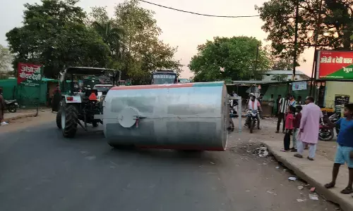 शराब दुकान के पास सडक़ के दोनों ओर लगता है वाहनों का जमावड़ा, टैंकर हादसे ने खोली व्यवस्थाओं की पोल