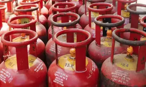 घरेलू रसोई गैस को लेकर महाराष्ट्र समेत तीन राज्यों में अफरा-तफरी की स्थिति