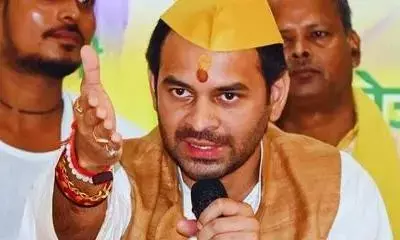 तेज प्रताप यादव बोले एनडीए में कुछ अंदरूनी मामला हुआ है जिस कारण नीतीश ने कुर्सी छोड़ दी