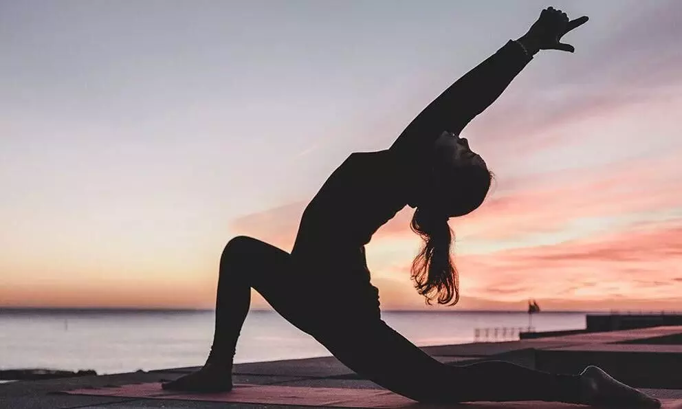 बिना जिम जाए भी रह सकते हैं फिट? पैसे भी नहीं होंगे खर्च और हमेशा रहेंगे हेल्दी, बस फॉलो करें ये टिप्स