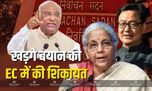 बीजेपी प्रतिनिधिमंंडल ने चुनाव आयोग पहुंचकर कांग्रेस अध्यक्ष खड़गे के PM मोदी पर दिए बयान को लेकर शिकायत कर हस्तक्षेप की मांग की