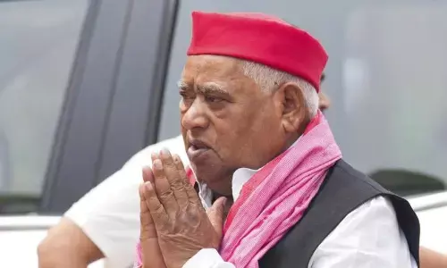 नरेंद्र मोदी को लेकर खड़गे की प्रतिक्रिया पर सपा सांसद ने दिया बयान, कहा- नीतियों का विरोध कर सकते हैं, लेकिन...