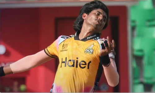 PSL में 18 साल के गेंदबाज ने काटा बवाल, हैट्रिक लेकर बनाया महारिकॉर्ड, देखें VIDEO