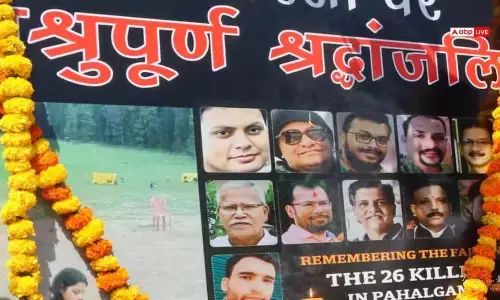 जम्मू-कश्मीर में पहलगाम हमले की पहली बरसी पर अलग-अलग इलाकों में निकाला मार्च, आतंकवाद के खिलाफ जताया विरोध