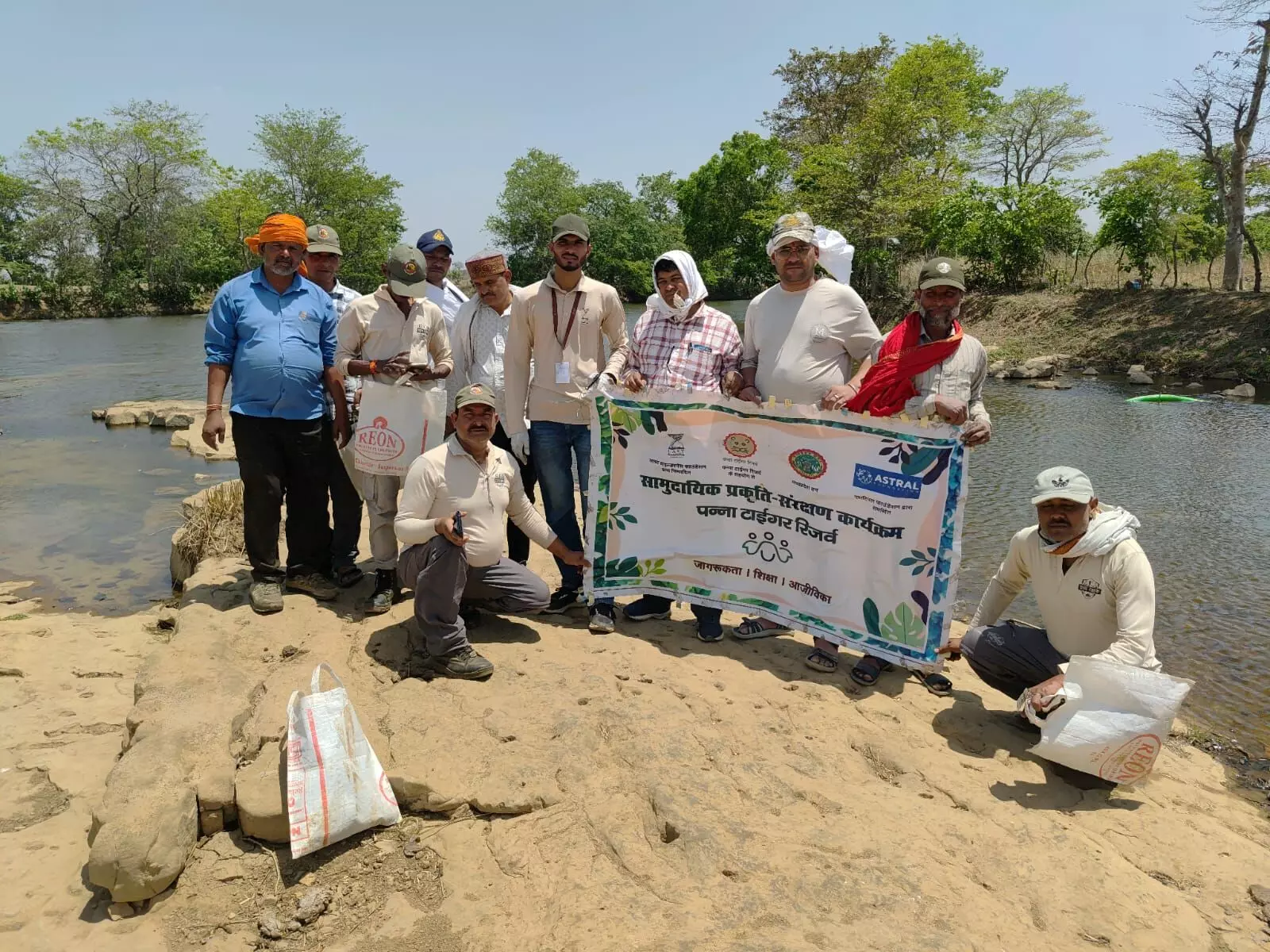 हमारी शक्ति हमारा ग्रह थीम पर मनाया गया पृथ्वी दिवस, नदीं पर चला सफाई अभियान