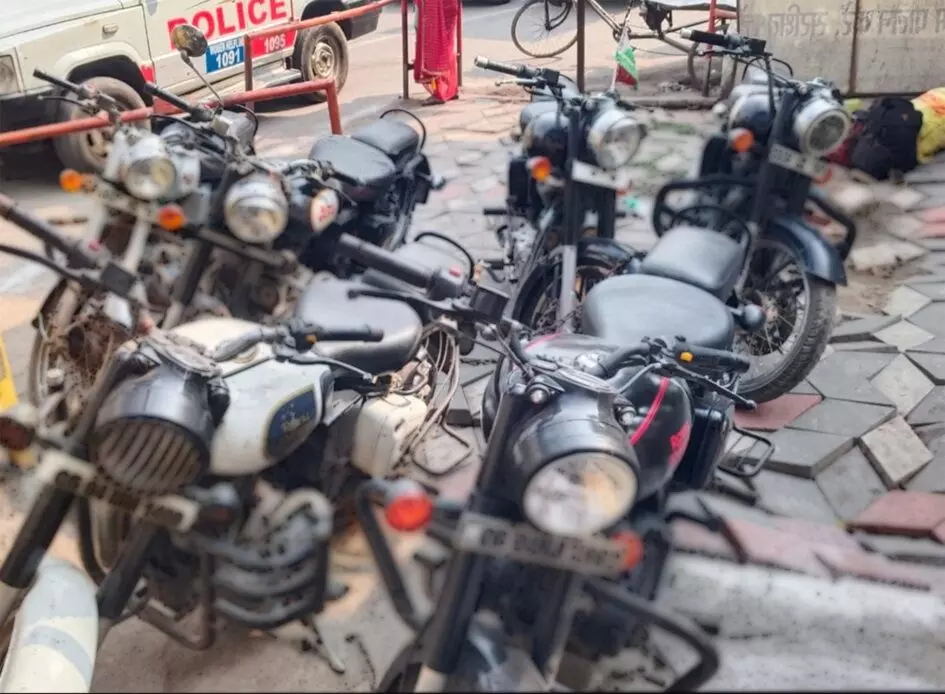 मॉडीफाइड सायलेंसर लगाने वाले 30 युवाओं पर लगा जुर्माना