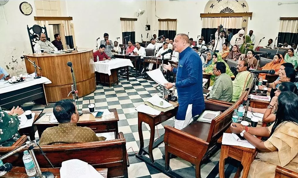 सफाई ठेके के एक्सटेंशन से डबल पैनाल्टी हटाने पर हंगामा, पक्ष-विपक्ष ने जताया विरोध