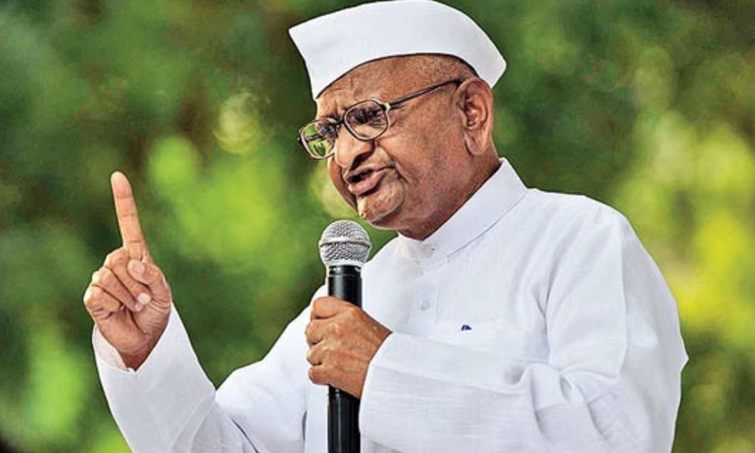 राघव चढ्डा समेत 7 सांसदों के AAP छोड़ने पर अन्ना हजारे ने दिया रिएक्शन, बोले - कुछ न कुछ वजह तो..