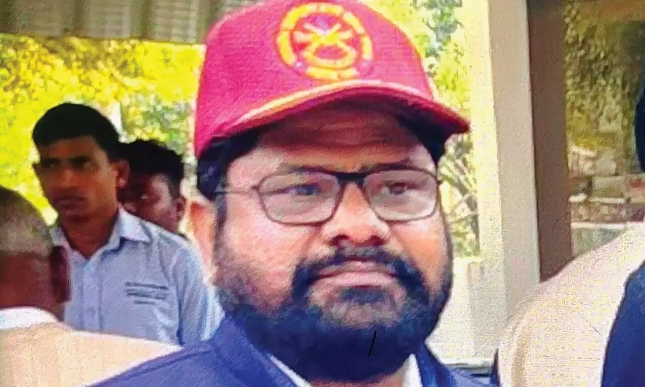 5 लाख की रिश्वत के साथ राजस्व कर्मचारी गिरफ्तार, निवास स्थान पर भी छापा, संपति की जांच-पड़ताल