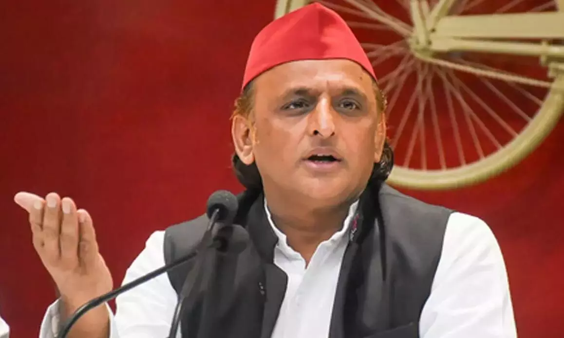 पहलगाम हमले में मारे गए शुभम द्विवेदी की पत्नी से क्यों नहीं मिल रहे सीएम? सपा चीफ ने उठाए सवाल