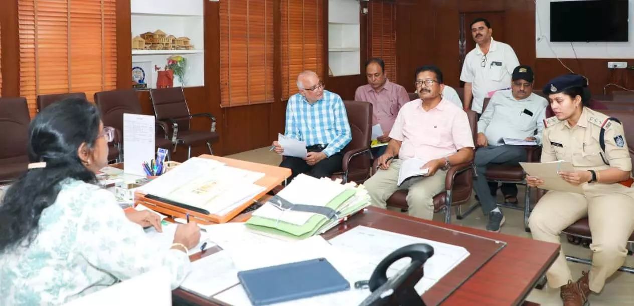 कलेक्टर की अध्यक्षता में हुई जिला सडक़ सुरक्षा समिति की बैठक