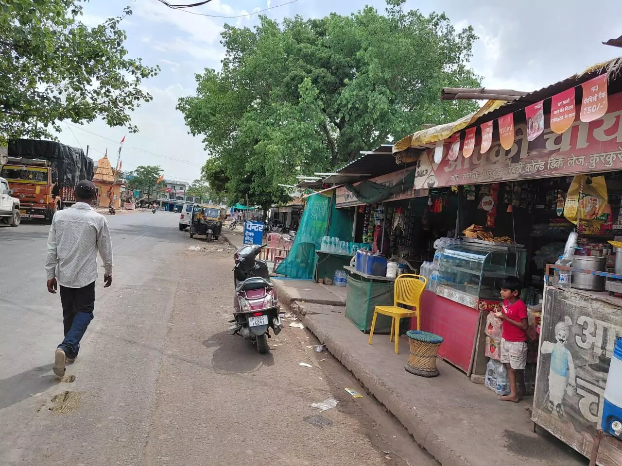 रात में चाय बेंचने वाले गुमटी संचालकों पर पुलिस की सख्ती, धारा १५१ की कार्यवाही कर नवयुवकों को भेजा जेल