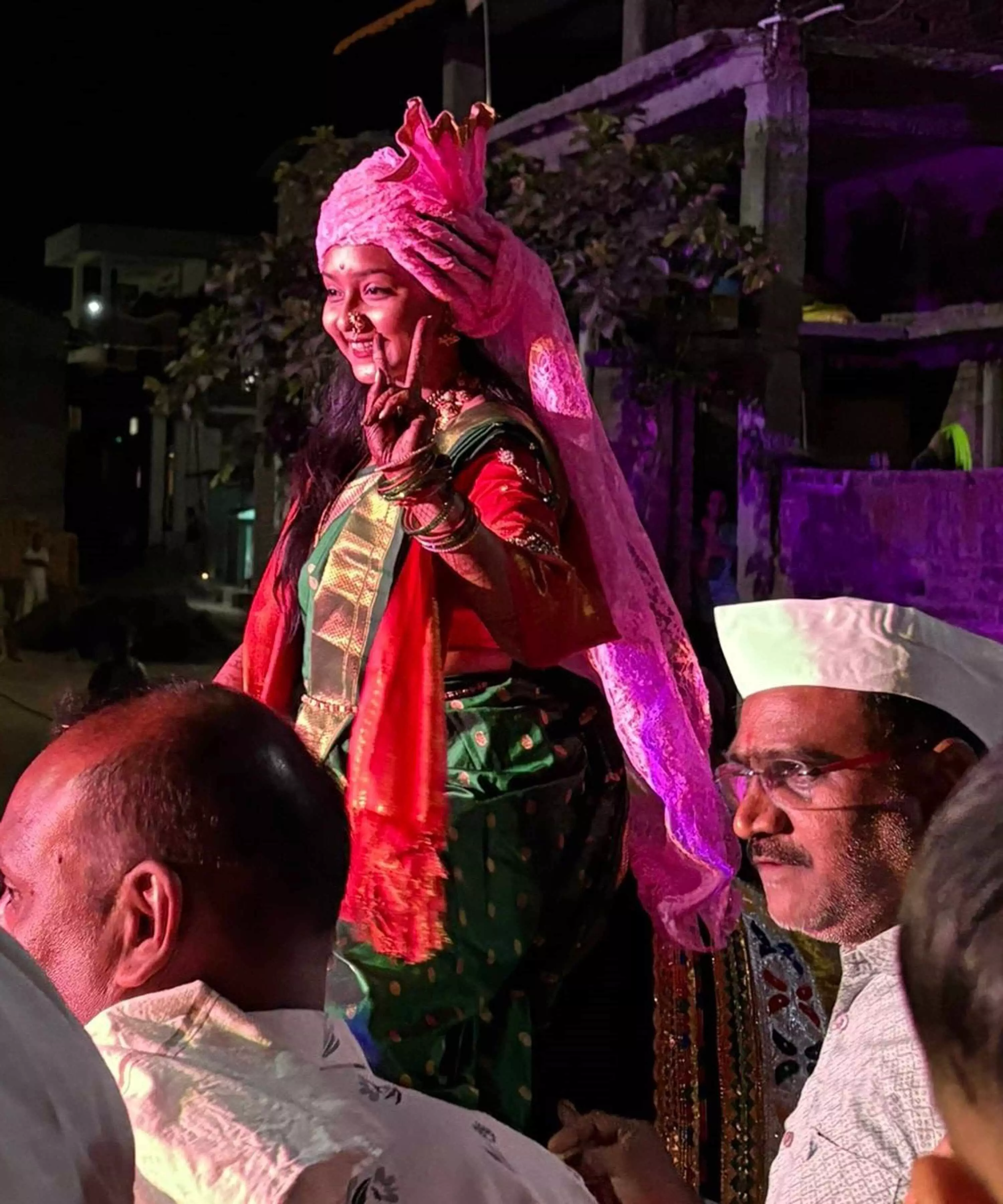 अमरावती के वडनेर गंगाई में घोड़े पर सवार दुल्हन की निकली बारात
