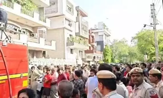 विवेक विहार की बहुमंजिला इमारत में लगी भयानक आग, 9 लोगों के शव बरामद, बचाव अभियान जारी
