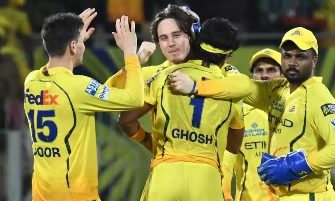 CSK का यह खूंखार ऑलराउंडर हुआ चोटिल, डेब्यू मैच में ही इस बड़े खिलाड़ी का लिया था विकेट