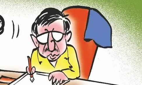 पंजीयन में लापरवाही, 7 सचिव निलंबित