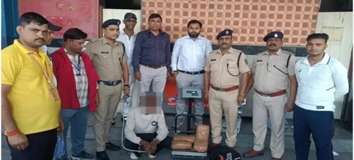 नागपुर रेलवे स्टेशन पर आरपीएफ ने 2 लाख 56 हजार का गांजा पकड़ा