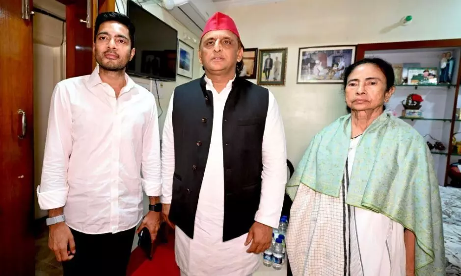 भारतीय लोकतंत्र को BJP ने पहुंचाया नुकसान ममता से मुलाकात के दौरान अखिलेश यादव ने भाजपा पर कसा तंज