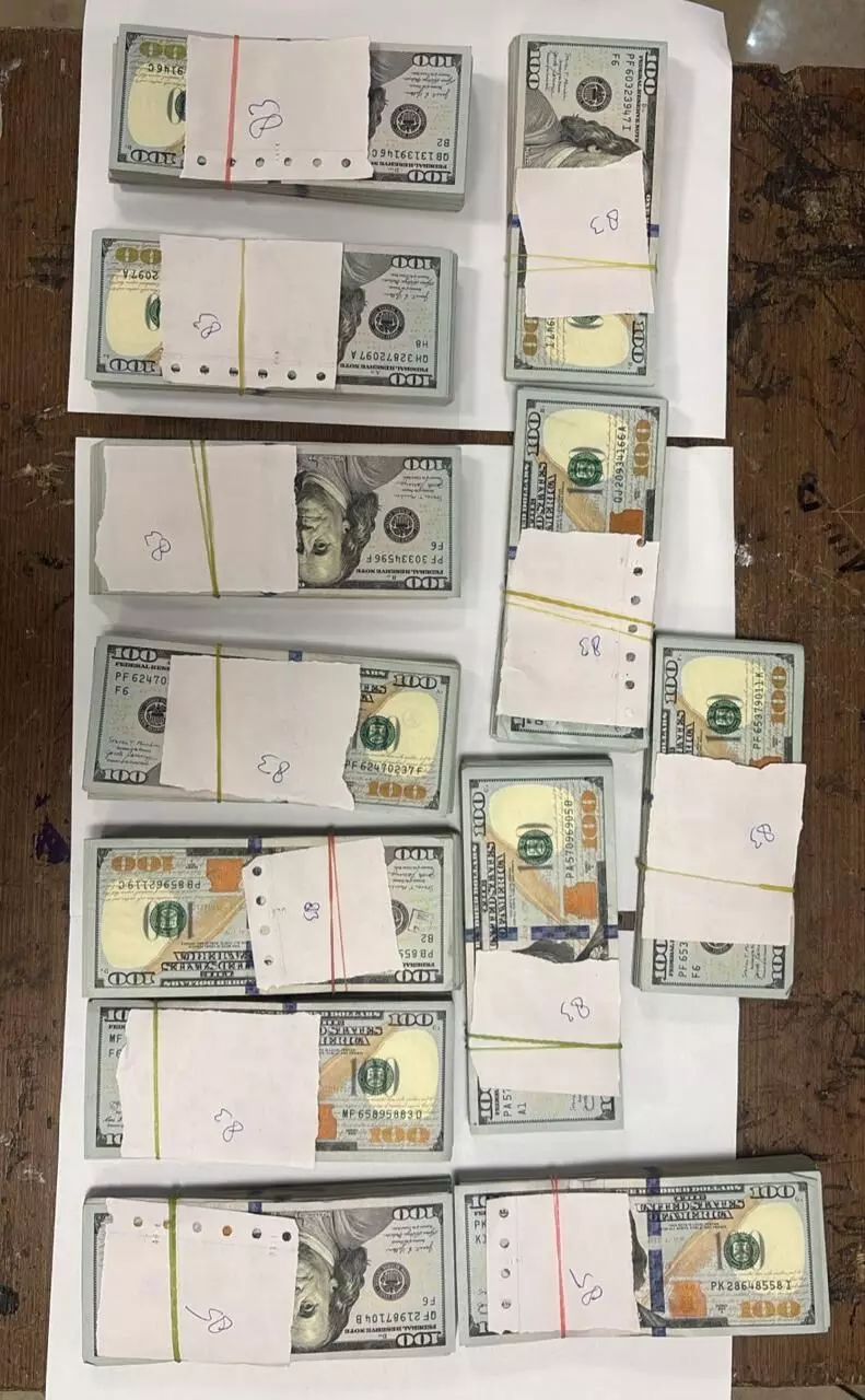 मुंबई एयरपोर्ट पर कस्टम्स का बड़ा एक्शन, 19 करोड़ से ज्यादा की ड्रग्स और 93 लाख की विदेशी मुद्रा जब्त
