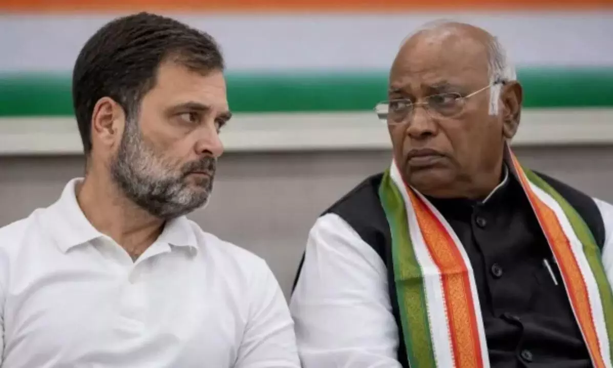 दिल्ली कांग्रेस मुख्यालय में 3 घंटे तक चली बैठक, केरलम मुख्यमंत्री के नाम पर मंथन, UDF के नेताओं ने रखी अपनी राय दिल्ली कांग्रेस मुख्यालय में 3 घंटे तक चली बैठक, केरलम मुख्यमंत्री के नाम पर मंथन, UDF के नेताओं ने रखी अपनी राय