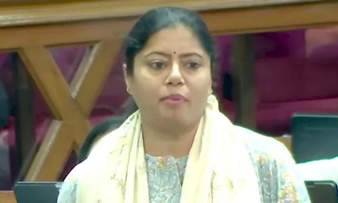 विधायक पल्लवी पटेल के खिलाफ FIR दर्ज, बिना अनुमित के रेलवे स्टेशन परिसर में किया प्रदर्शन, RPF ने इन धाराओं में की कार्रवाई विधायक पल्लवी पटेल के खिलाफ FIR दर्ज, बिना अनुमित के रेलवे स्टेशन परिसर में किया प्रदर्शन, RPF ने इन धाराओं में की कार्रवाई