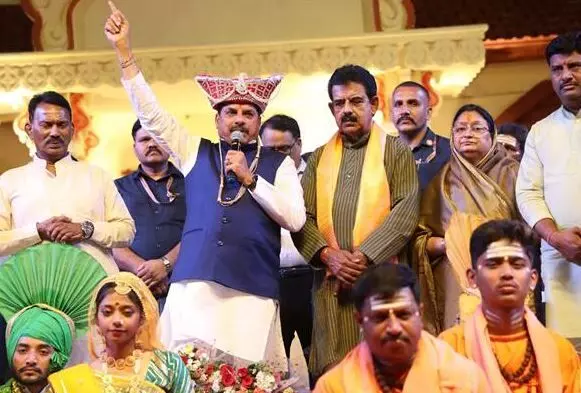 इंदौर में मालवा उत्सव कार्यक्रम में शामिल हुए CM डॉ. यादव, आयोजकों को 5 लाख रुपये देने का किया ऐलान इंदौर में मालवा उत्सव कार्यक्रम में शामिल हुए CM डॉ. यादव, आयोजकों को 5 लाख रुपये देने का किया ऐलान