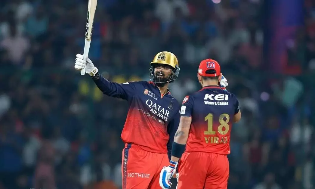 बेहद रोमांचक मुकाबले में RCB को मिली 2 विकेट से जीत, अंतिम ओवरों में पलटा मैच, कुणाल पांड्या ने पलट दी हारी बाजी बेहद रोमांचक मुकाबले में RCB को मिली 2 विकेट से जीत, अंतिम ओवरों में पलटा मैच, कुणाल पांड्या ने पलट दी हारी बाजी