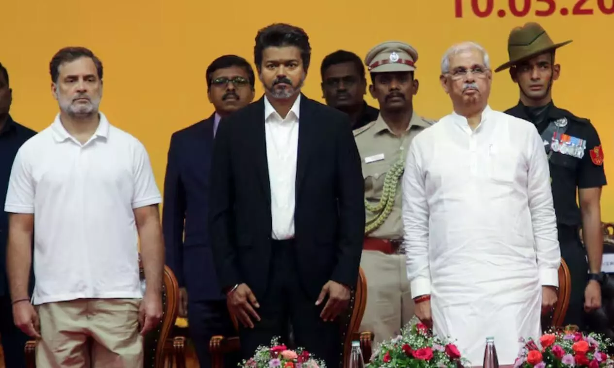 तमिलनाडु की विजय सरकार विवाद में घिरी, शपथ ग्रहण समारोह के अंत में बजाया तमिल वंदन गीत, राज्यपाल ने क्या कहा? तमिलनाडु की विजय सरकार विवाद में घिरी, शपथ ग्रहण समारोह के अंत में बजाया तमिल वंदन गीत, राज्यपाल ने क्या कहा?