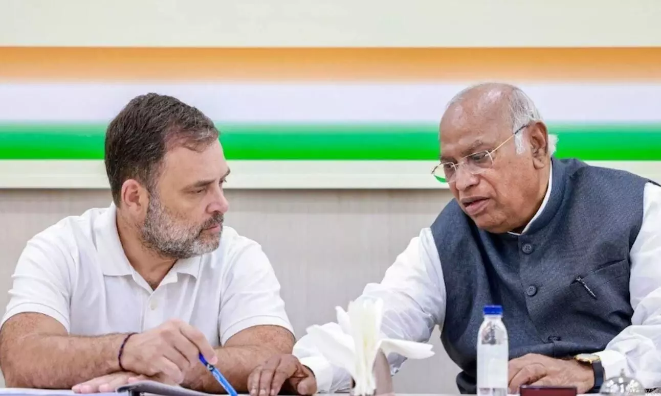 केरल सीएम पद को लेकर कांग्रेस आलाकमान ने लिया अंतिम फैसला, कल होगा नाम का ऐलान केरल सीएम पद को लेकर कांग्रेस आलाकमान ने लिया अंतिम फैसला, कल होगा नाम का ऐलान