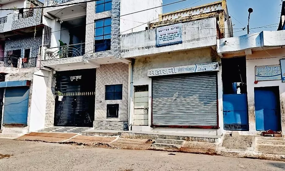 रहवासी क्षेत्र में टेन्ट गोदाम अग्नि हादसा का है खतरा