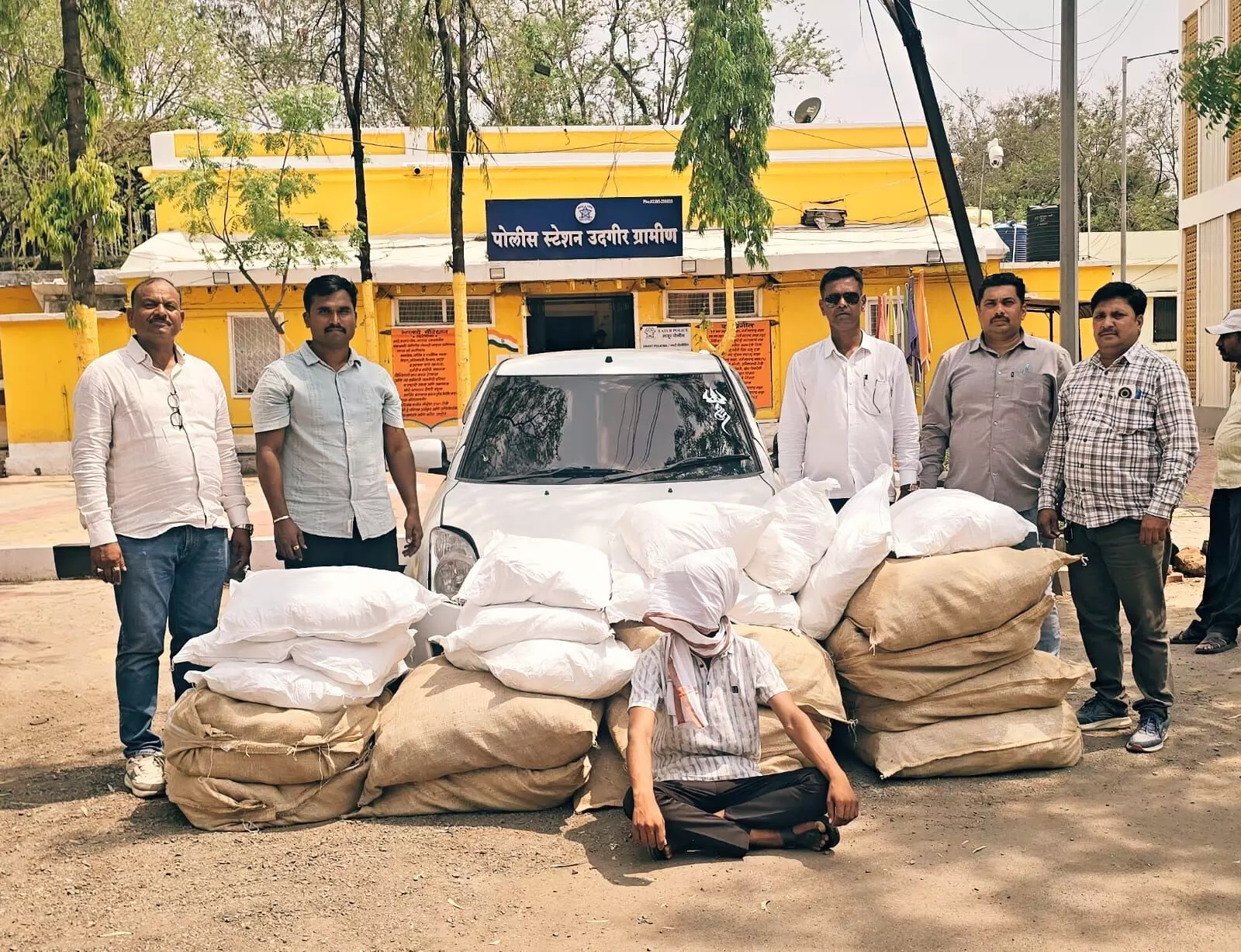 गुटखा तस्करी पर बड़ा शिकंजा, 7.93 लाख का प्रतिबंधित माल सहित वाहन जब्त, आरोपी गिरफ्तार गुटखा तस्करी पर बड़ा शिकंजा, 7.93 लाख का प्रतिबंधित माल सहित वाहन जब्त, आरोपी गिरफ्तार