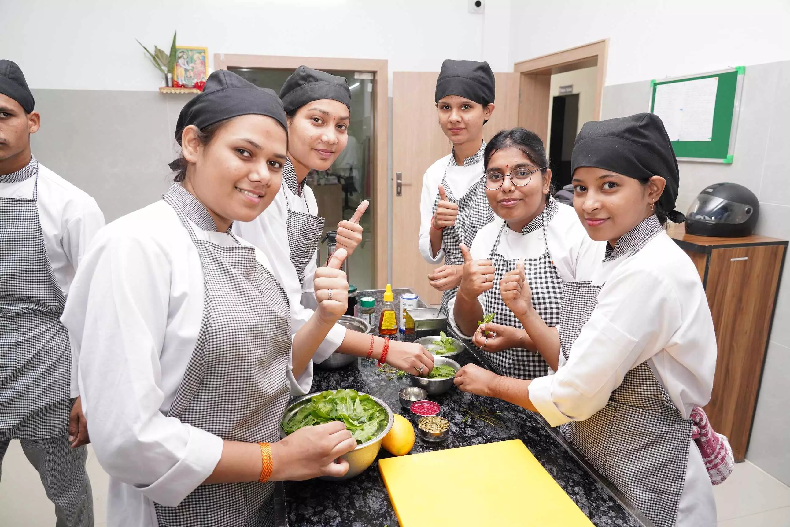 स्कोप ग्लोबल स्किल्स यूनिवर्सिटी के समर कार्निवल 2026 में स्टूडेंट्स दिखा रहे टैलेंट स्कोप ग्लोबल स्किल्स यूनिवर्सिटी के समर कार्निवल 2026 में स्टूडेंट्स दिखा रहे टैलेंट