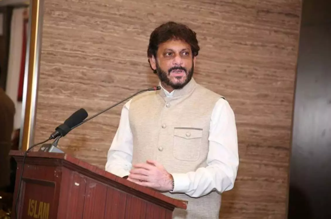 राहुल गांधी के विवादित बयान पर असदुद्दीन ओवैसी की पार्टी ने क्या कहा? वारिश पठान ने उठाया ये सवाल