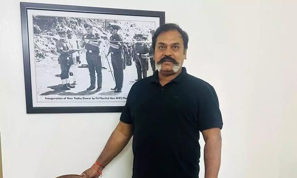 चार साल से फरार आरोपी को पुलिस ने किया अरेस्ट, मध्य प्रदेश के पहले DGP को बनाया था शिकार चार साल से फरार आरोपी को पुलिस ने किया अरेस्ट, मध्य प्रदेश के पहले DGP को बनाया था शिकार