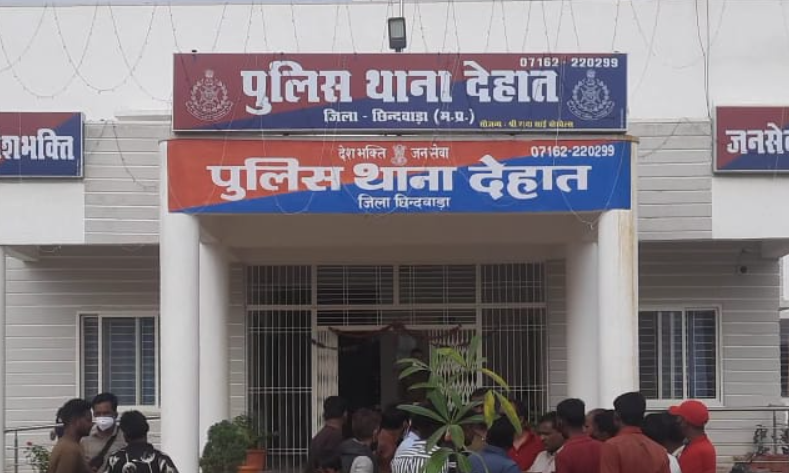 कथा समाप्त होते ही पंडित जी को पुलिस ने उठाया, भेजा जेल, महिला ने दर्ज कराया था अभद्रता का अपराध, कोतवाली पुलिस का एक्शन