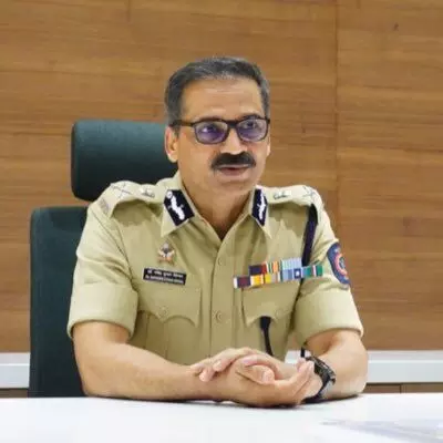 सोशल मीडिया प्लेटफार्म से दूर रहें बच्चे, सीपी ने बच्चों को किया संबोधित सोशल मीडिया प्लेटफार्म से दूर रहें बच्चे, सीपी ने बच्चों को किया संबोधित