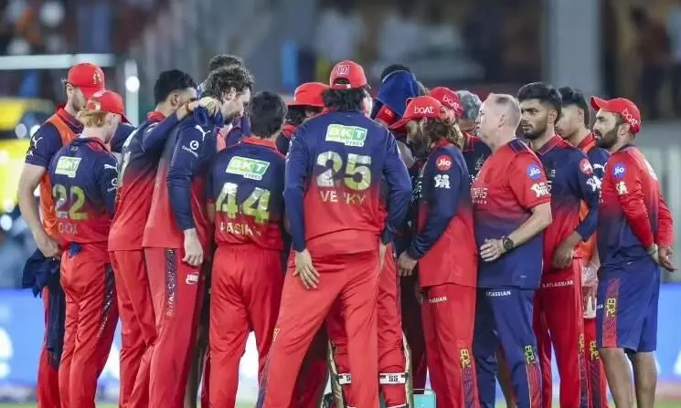 जीत के बाद भी इन खिलाड़ियों को बाहर का रास्ता दिखाने वाली है RCB! लिस्ट में एक बेट्समैन, दो ऑलराउंडर शामिल जीत के बाद भी इन खिलाड़ियों को बाहर का रास्ता दिखाने वाली है RCB! लिस्ट में एक बेट्समैन, दो ऑलराउंडर शामिल