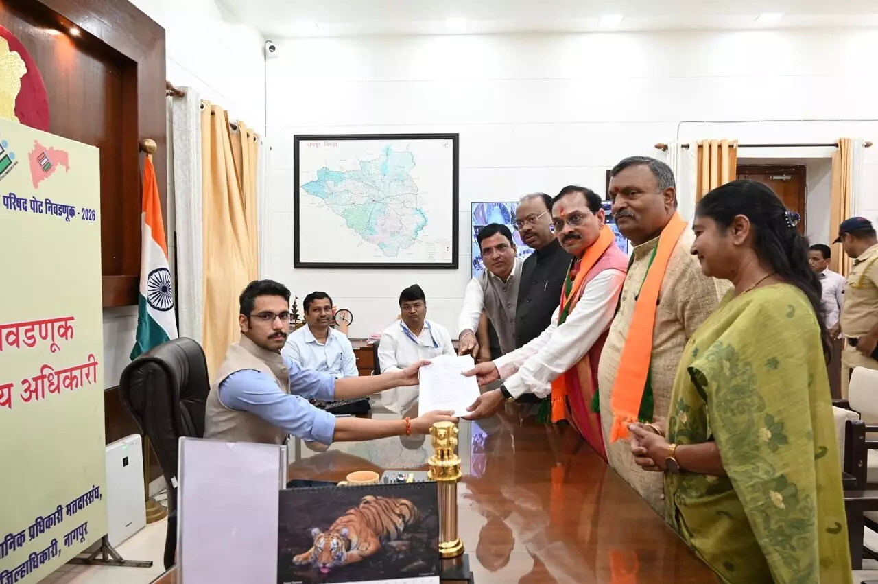 नागपुर में 5 उम्मीदवारों ने भरा फार्म - भाजपा से डॉ.राजीव पोतदार, कांग्रेस से अतुल लाेंढे और दिनेश ढोले नागपुर में 5 उम्मीदवारों ने भरा फार्म - भाजपा से डॉ.राजीव पोतदार, कांग्रेस से अतुल लाेंढे और दिनेश ढोले